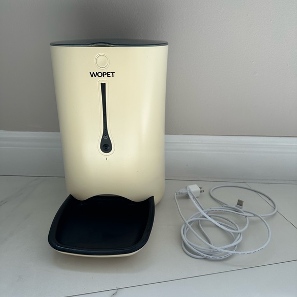 Automatic dog food feeder 🐾
